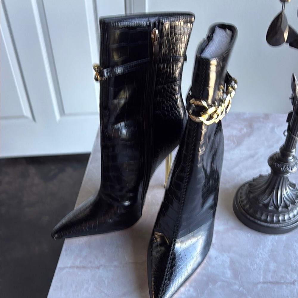 Fashion Nova Black Croc Heeled Boots with Gold Accent NWT - Picture 3 of 4